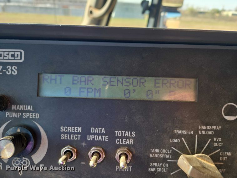 image for item ET1462 2007 International 7300 oil distributor truck