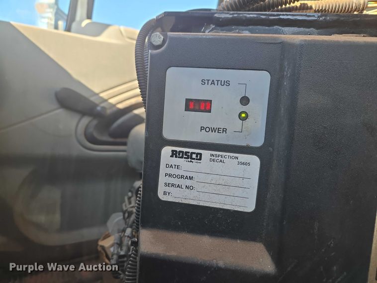 image for item ET1462 2007 International 7300 oil distributor truck