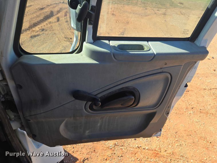 image for item ET1462 2007 International 7300 oil distributor truck