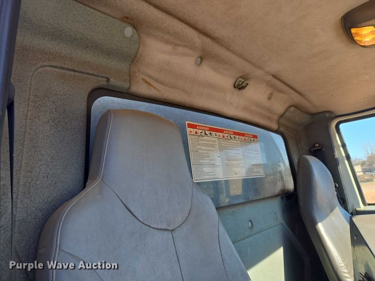 image for item ET1462 2007 International 7300 oil distributor truck