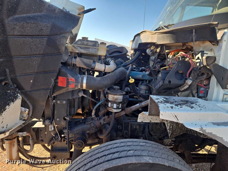 image for item ET1462 2007 International 7300 oil distributor truck