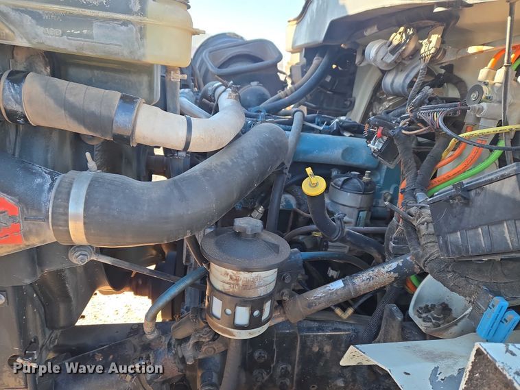 image for item ET1462 2007 International 7300 oil distributor truck