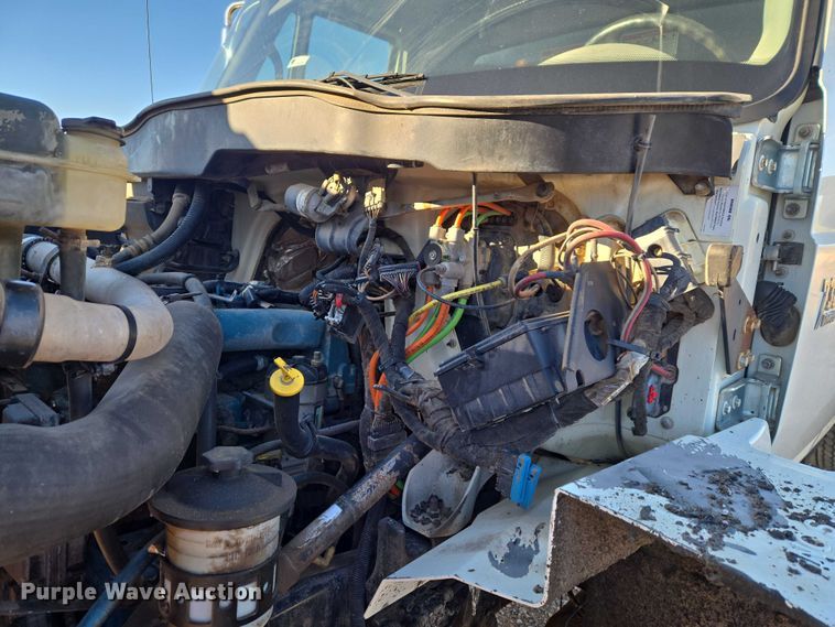 image for item ET1462 2007 International 7300 oil distributor truck