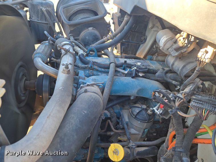 image for item ET1462 2007 International 7300 oil distributor truck