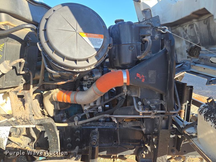 image for item ET1462 2007 International 7300 oil distributor truck