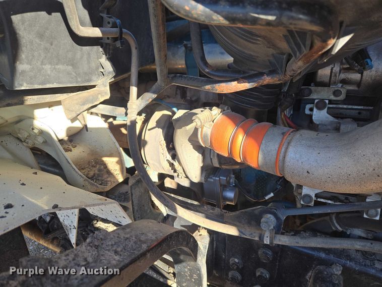 image for item ET1462 2007 International 7300 oil distributor truck