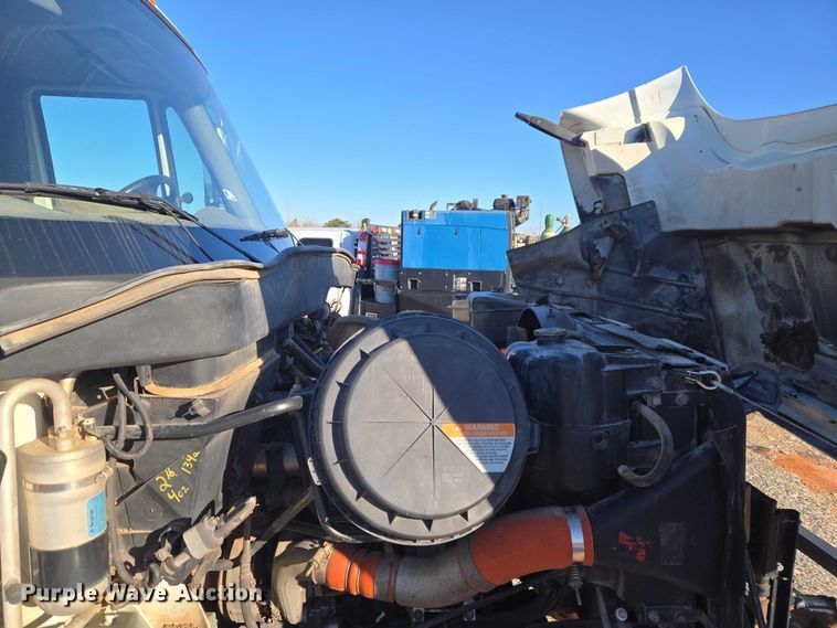 image for item ET1462 2007 International 7300 oil distributor truck