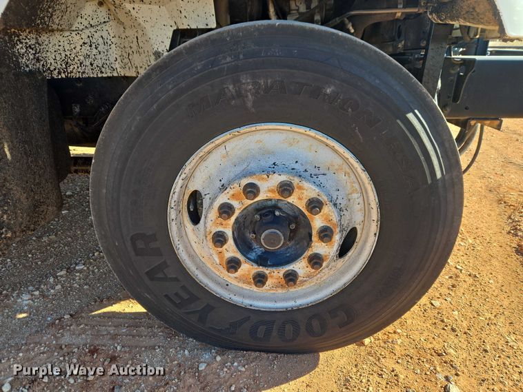 image for item ET1462 2007 International 7300 oil distributor truck