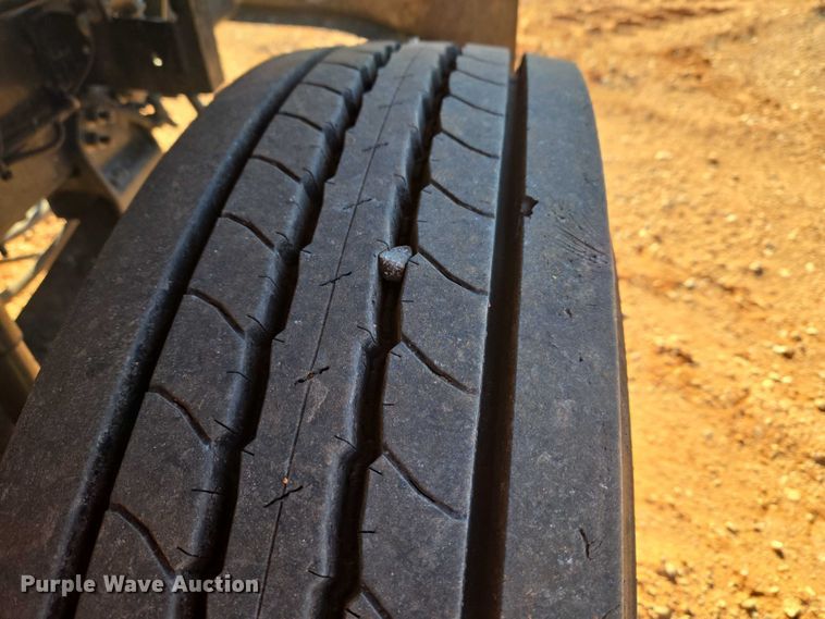 image for item ET1462 2007 International 7300 oil distributor truck