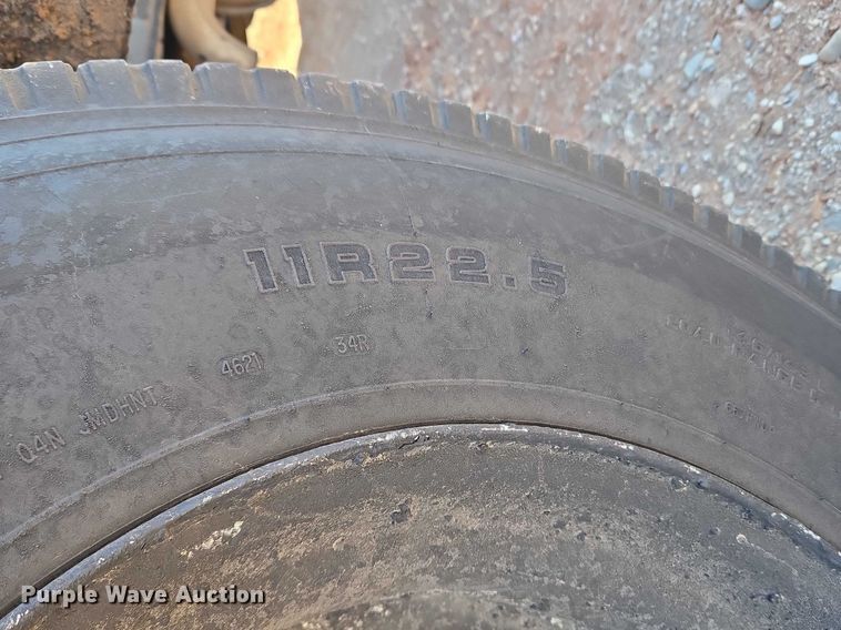 image for item ET1462 2007 International 7300 oil distributor truck