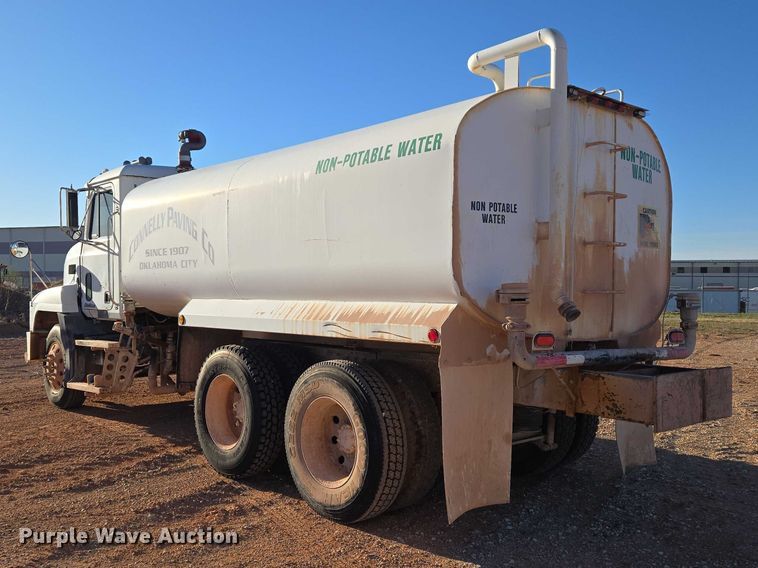 image for item ET1463 2000 Mack CH613 water truck