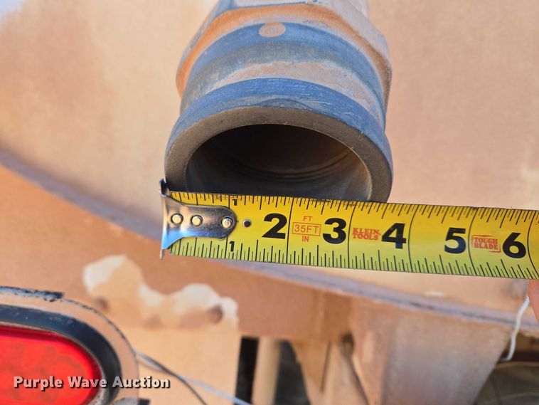 image for item ET1463 2000 Mack CH613 water truck