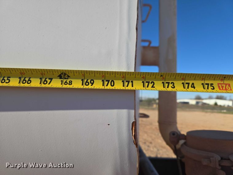 image for item ET1463 2000 Mack CH613 water truck