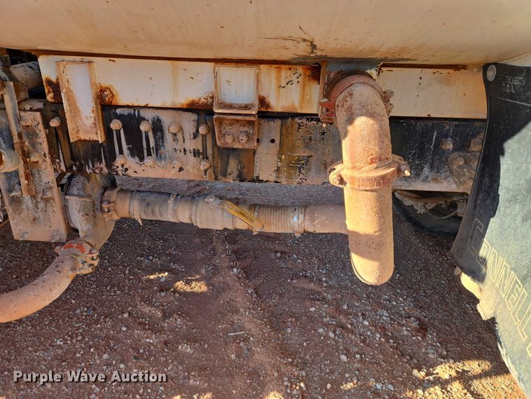 image for item ET1463 2000 Mack CH613 water truck