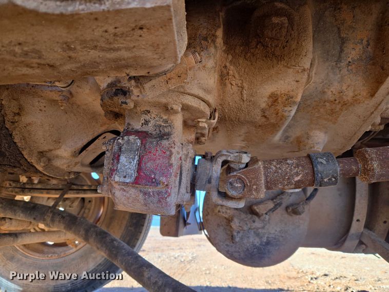 image for item ET1463 2000 Mack CH613 water truck