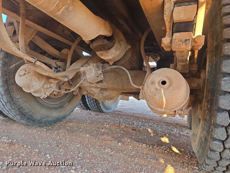 image for item ET1463 2000 Mack CH613 water truck