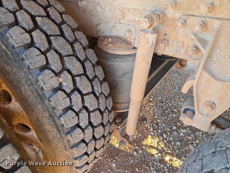 image for item ET1463 2000 Mack CH613 water truck