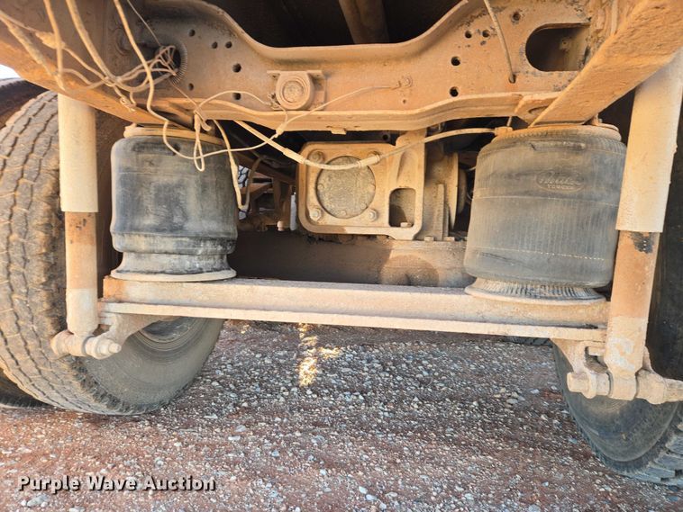 image for item ET1463 2000 Mack CH613 water truck