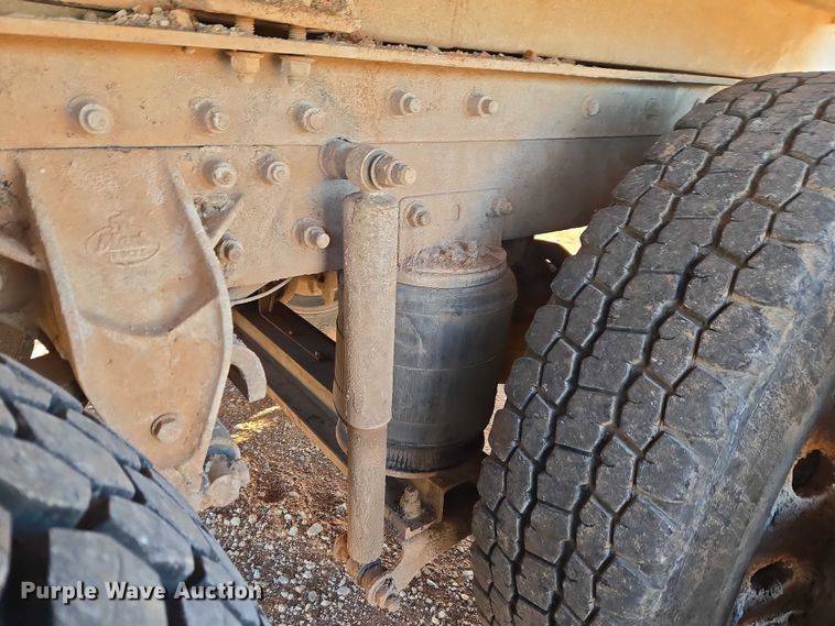 image for item ET1463 2000 Mack CH613 water truck