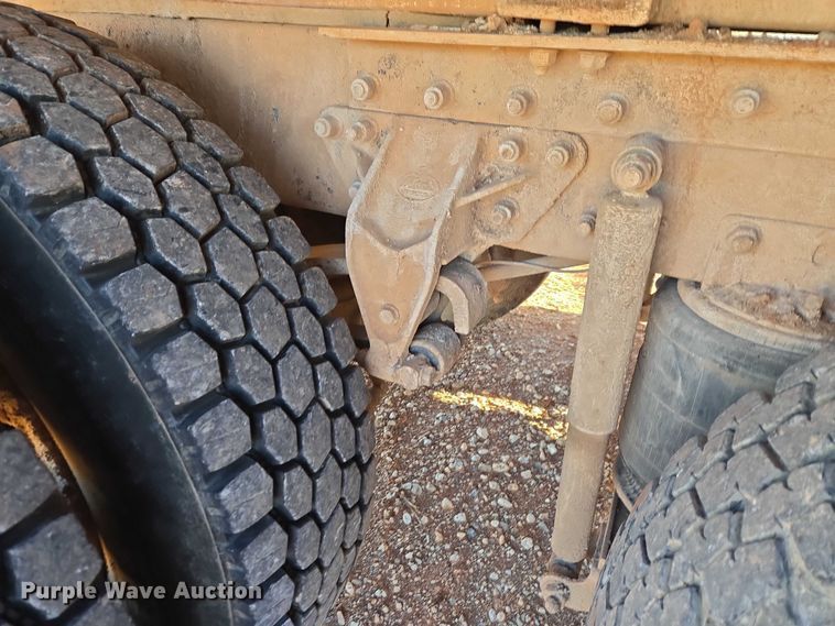 image for item ET1463 2000 Mack CH613 water truck