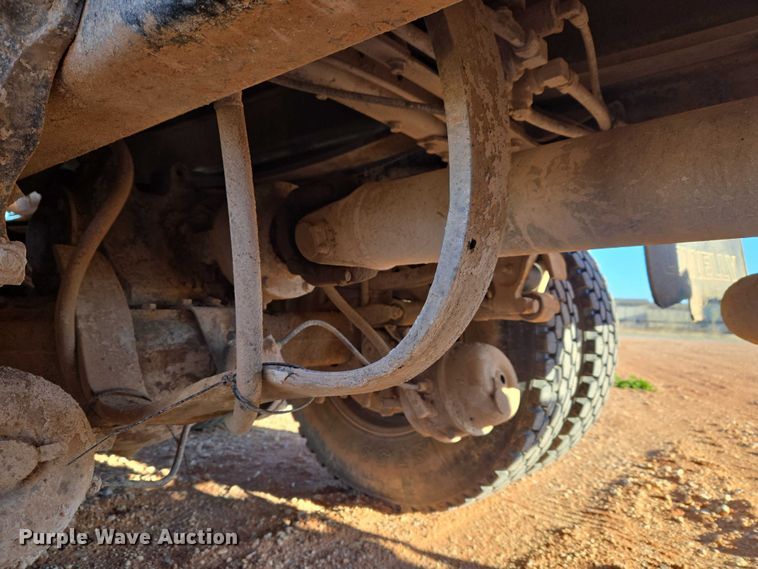 image for item ET1463 2000 Mack CH613 water truck