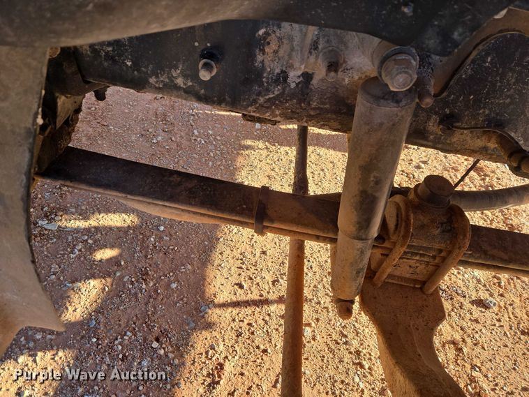 image for item ET1463 2000 Mack CH613 water truck