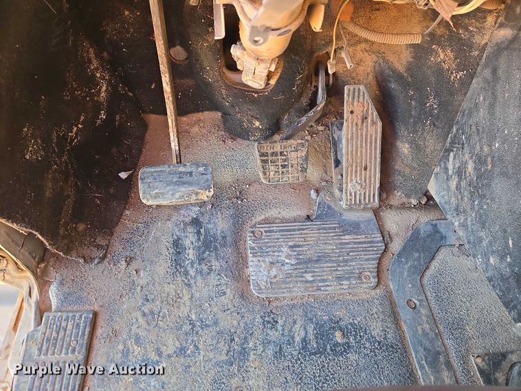 image for item ET1463 2000 Mack CH613 water truck