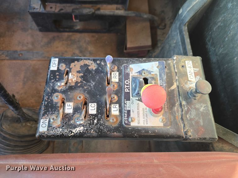 image for item ET1463 2000 Mack CH613 water truck