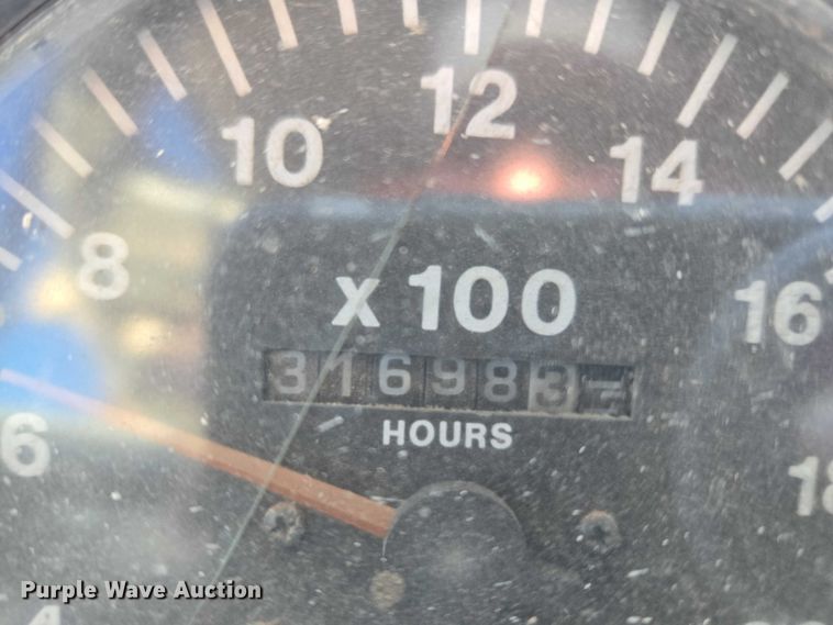 image for item ET1463 2000 Mack CH613 water truck