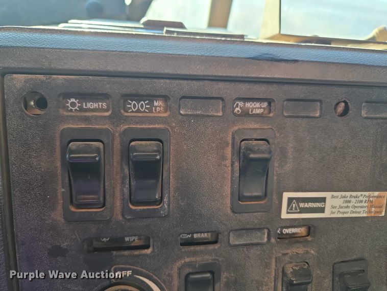 image for item ET1463 2000 Mack CH613 water truck