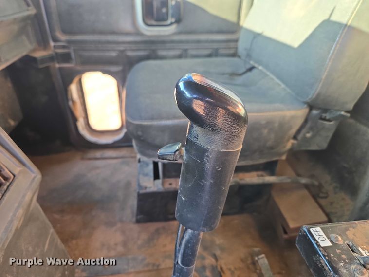 image for item ET1463 2000 Mack CH613 water truck