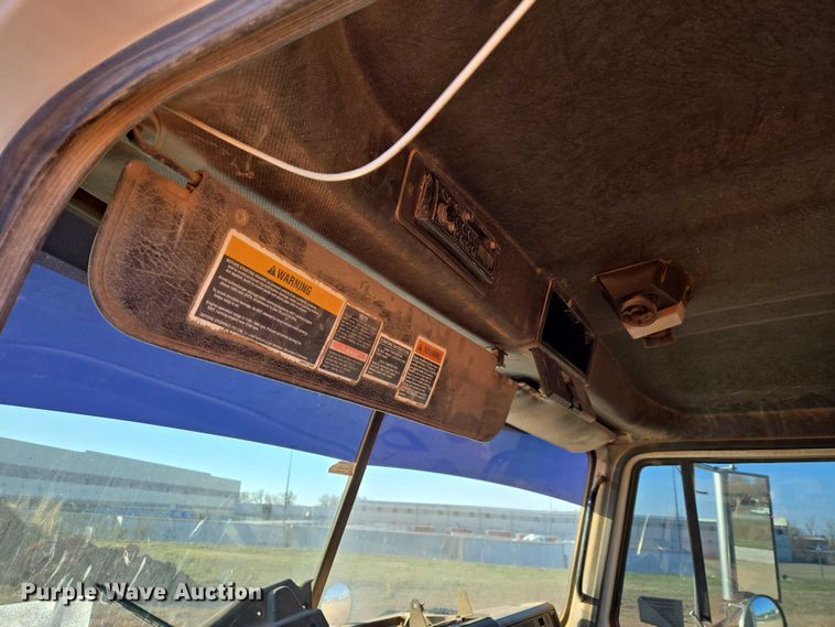 image for item ET1463 2000 Mack CH613 water truck