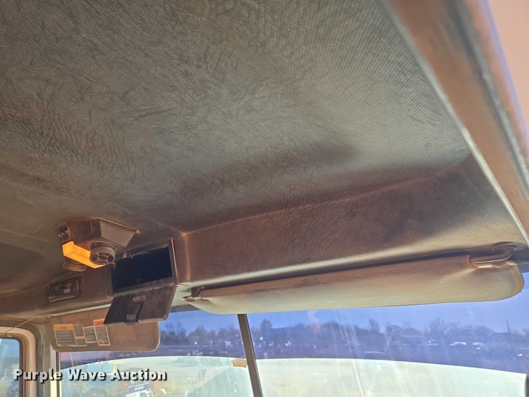 image for item ET1463 2000 Mack CH613 water truck