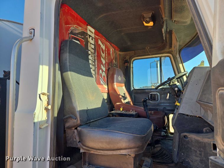 image for item ET1463 2000 Mack CH613 water truck