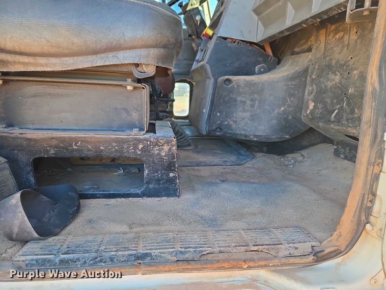 image for item ET1463 2000 Mack CH613 water truck