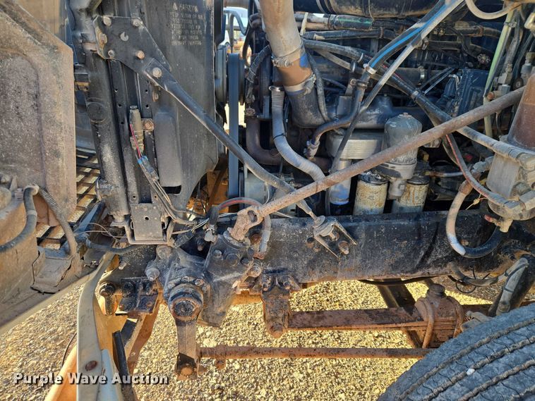 image for item ET1463 2000 Mack CH613 water truck