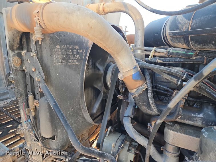 image for item ET1463 2000 Mack CH613 water truck