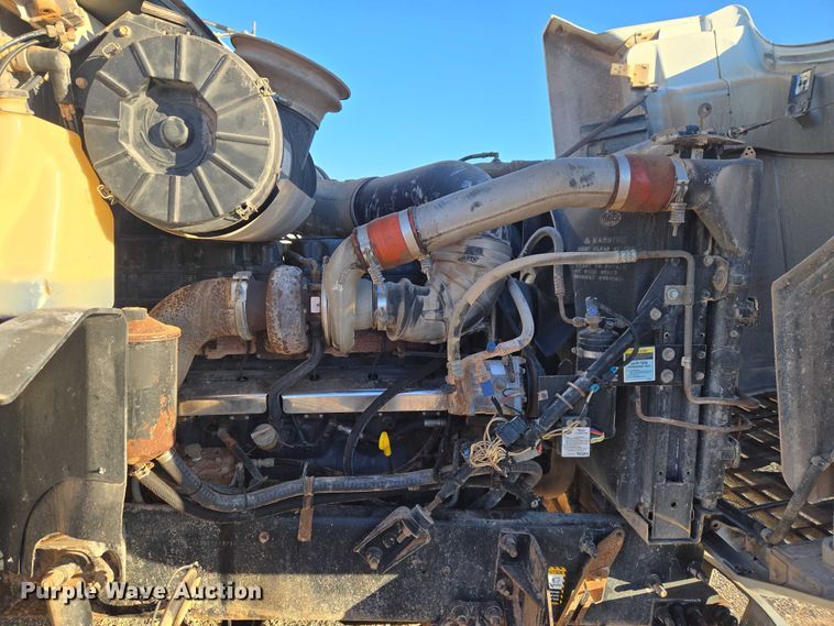 image for item ET1463 2000 Mack CH613 water truck