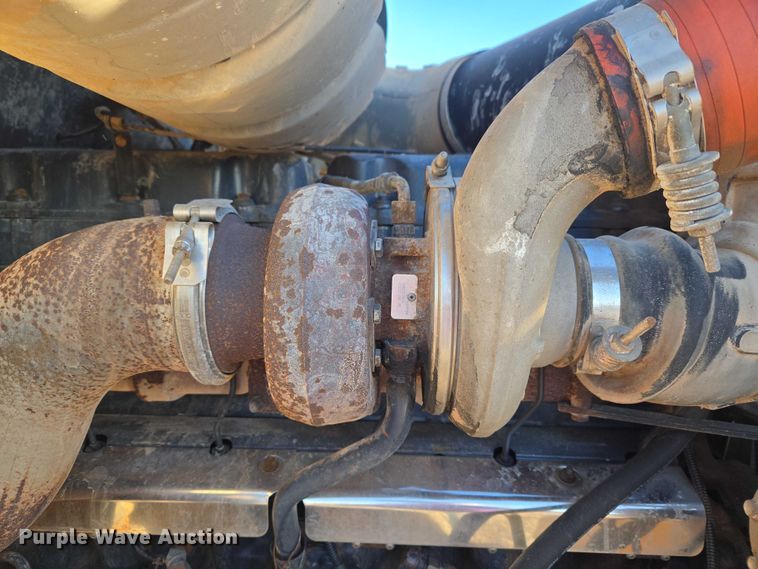 image for item ET1463 2000 Mack CH613 water truck