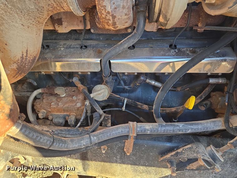 image for item ET1463 2000 Mack CH613 water truck