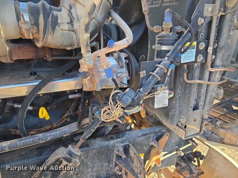 image for item ET1463 2000 Mack CH613 water truck