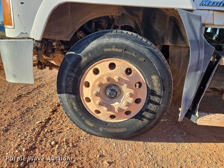 image for item ET1463 2000 Mack CH613 water truck