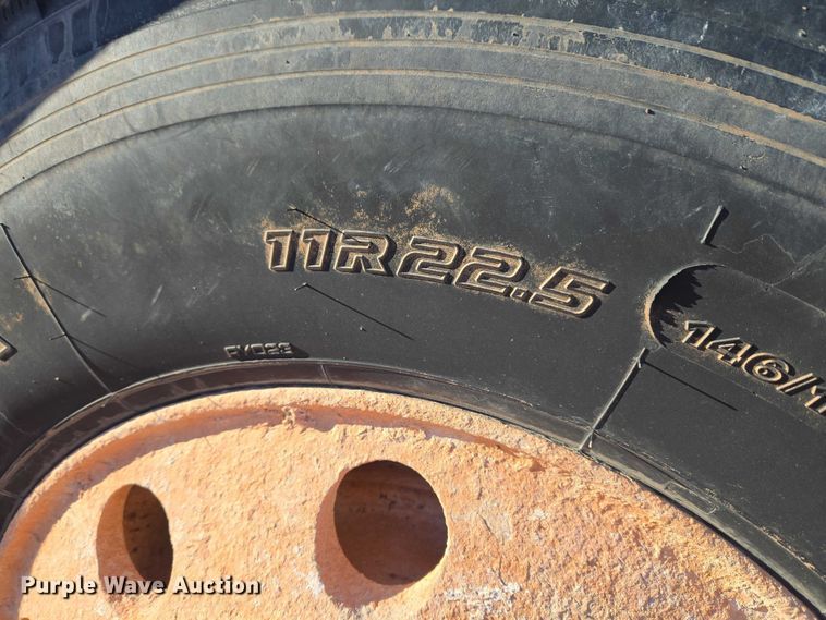 image for item ET1463 2000 Mack CH613 water truck