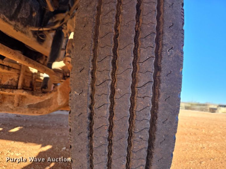 image for item ET1463 2000 Mack CH613 water truck