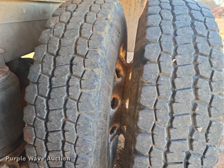 image for item ET1463 2000 Mack CH613 water truck