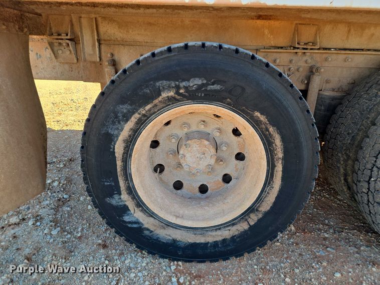 image for item ET1463 2000 Mack CH613 water truck