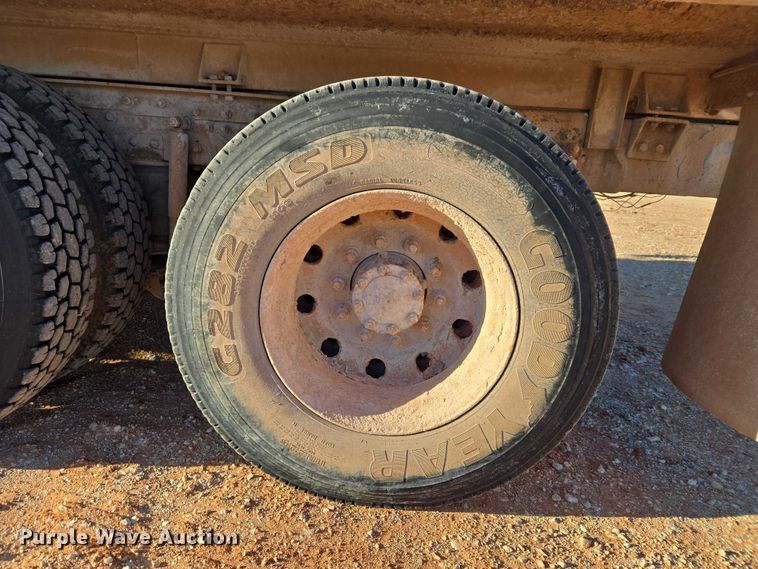 image for item ET1463 2000 Mack CH613 water truck