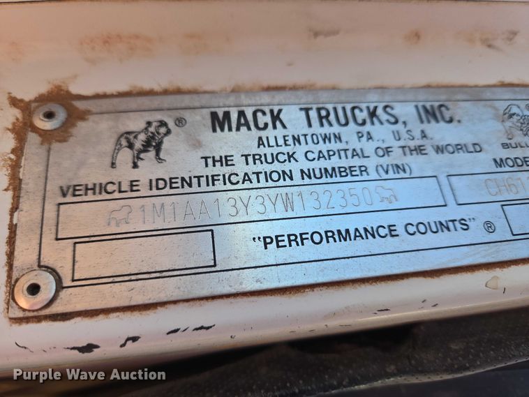 image for item ET1463 2000 Mack CH613 water truck
