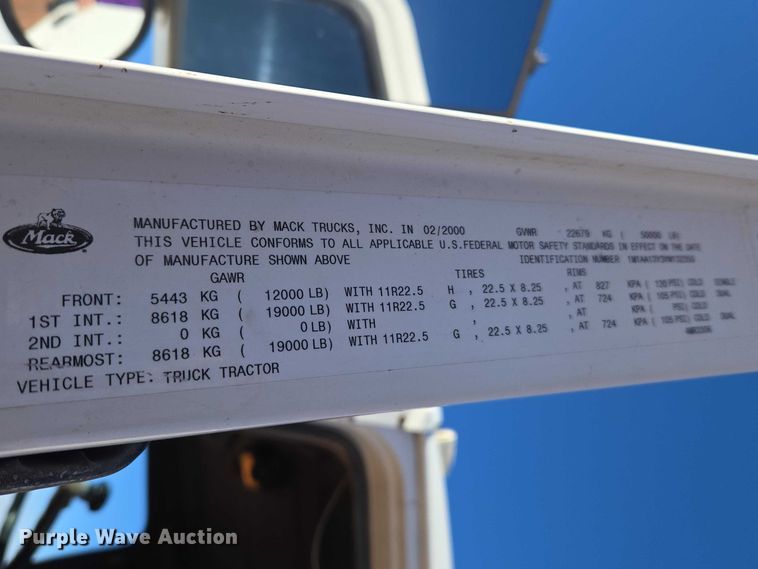 image for item ET1463 2000 Mack CH613 water truck