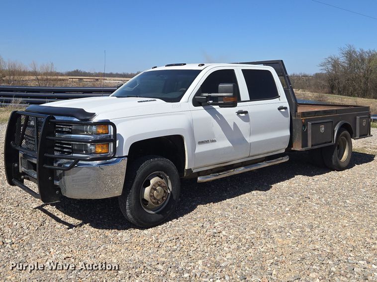 image for item ET1489 2016 Chevrolet Silverado 3500HD Crew Cab flatbed pickup truck